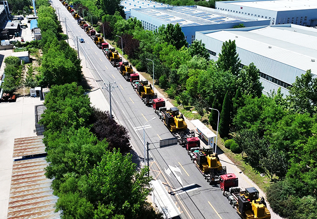 中蘇海工吊管機集群啟運，高溫戰力全開助建沙特石油動脈